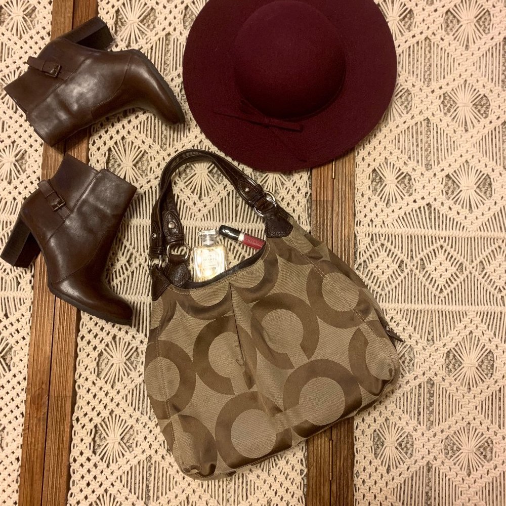 Coach Maggie Signature Canvas Shoulder Bag